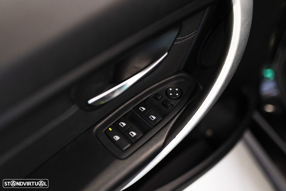 BMW 320 d Auto Pack M - 36