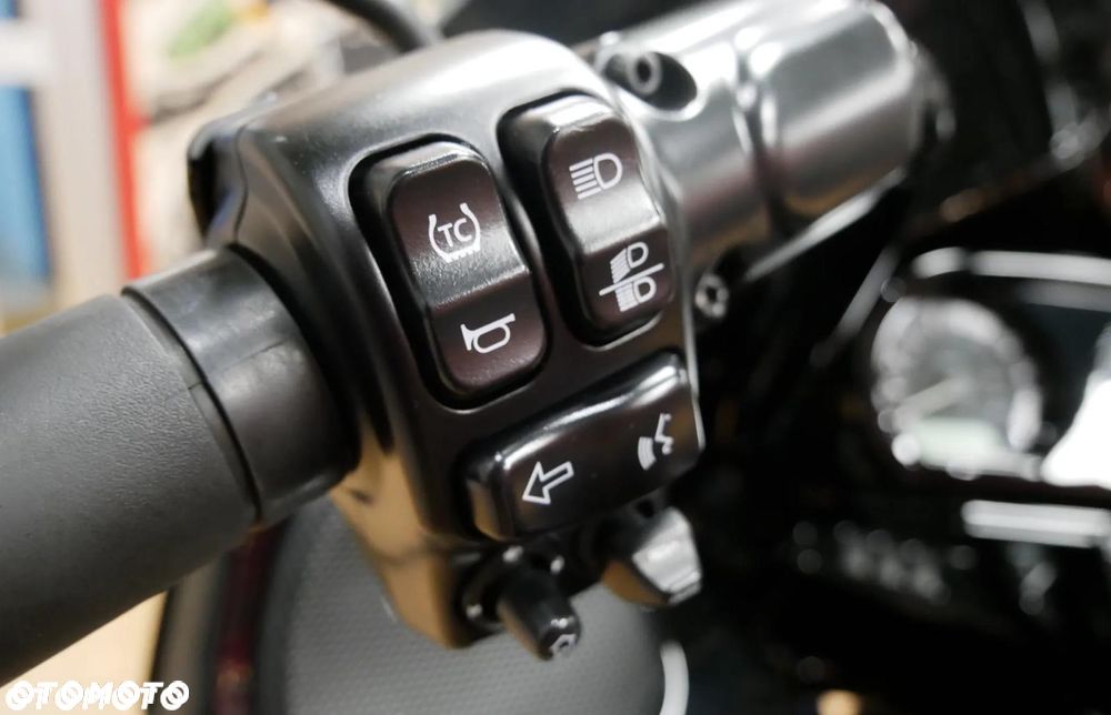 Harley-Davidson Touring Road Glide - 12