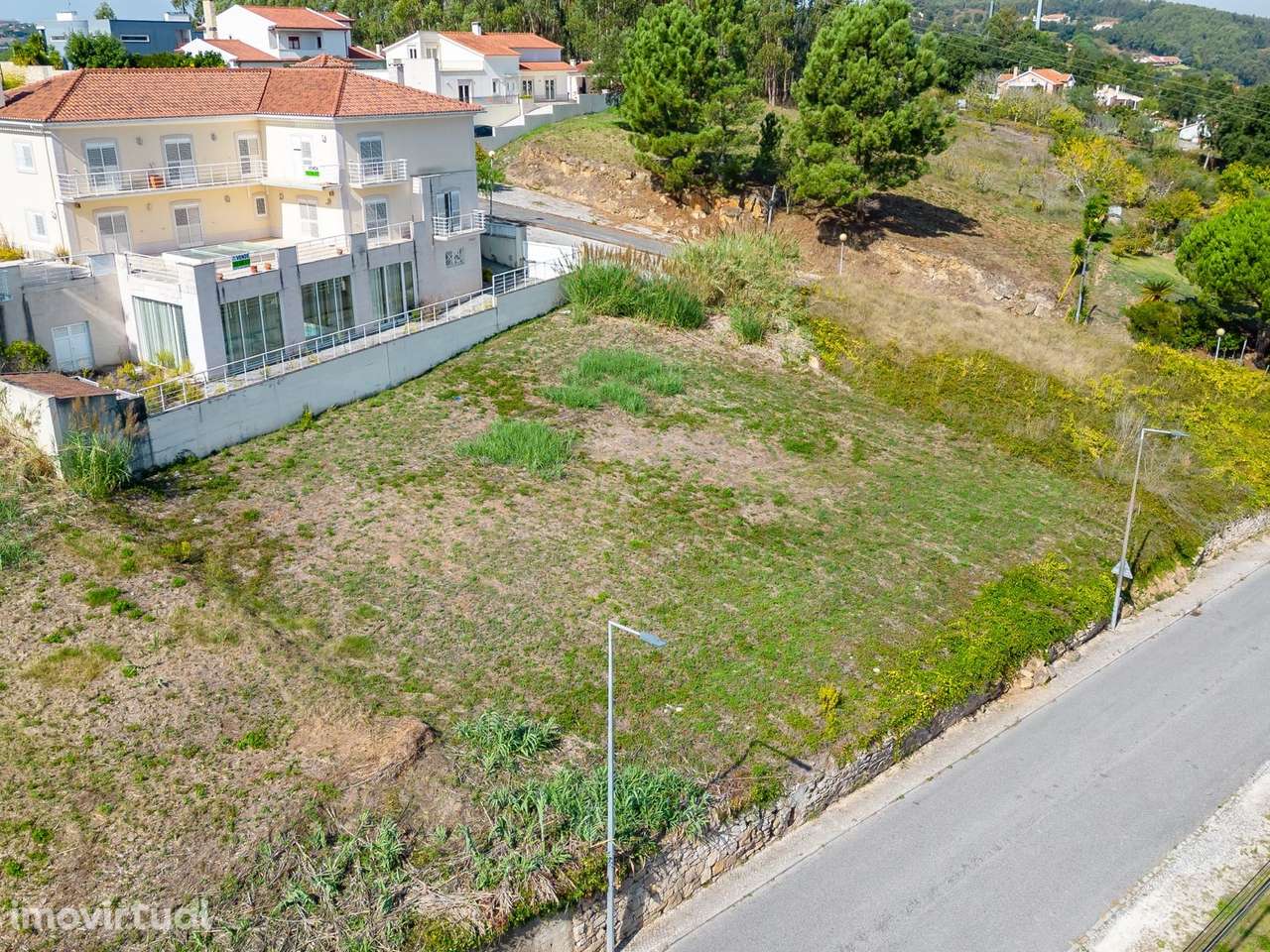 Lote de Terreno com 900m², para Construção de Moradia Unifamiliar! - Grande imagem: 2/16