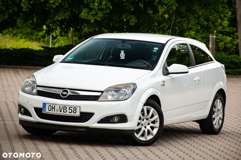 Opel Astra GTC 1.6 Black&White - 9