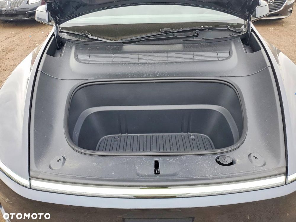 Tesla Model Y Premium Long Range Dual Motor AWD - 12
