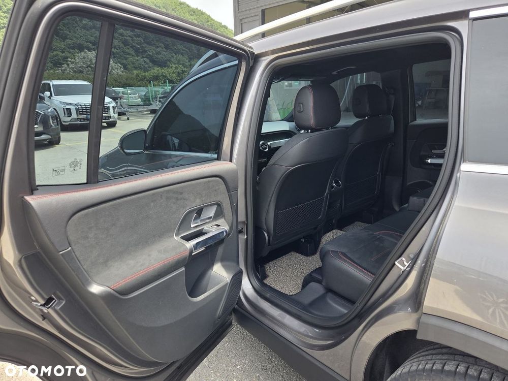 Mercedes-Benz GLB 250 4-Matic AMG Line 8G-DCT - 30