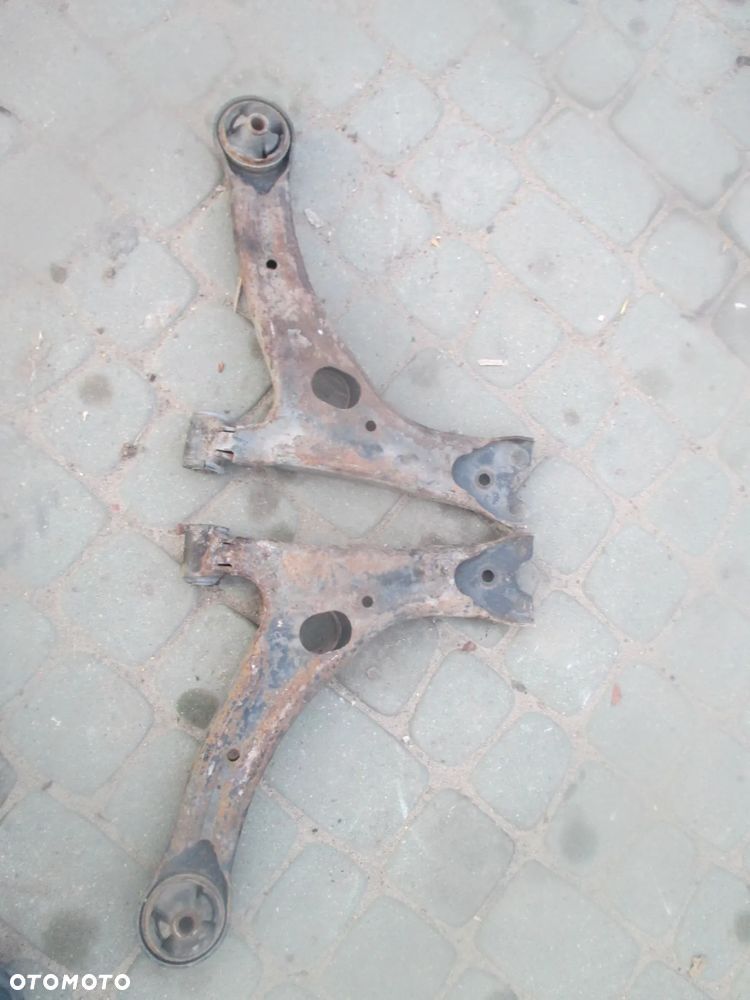Wahacz Toyota Avensis T25 - 3