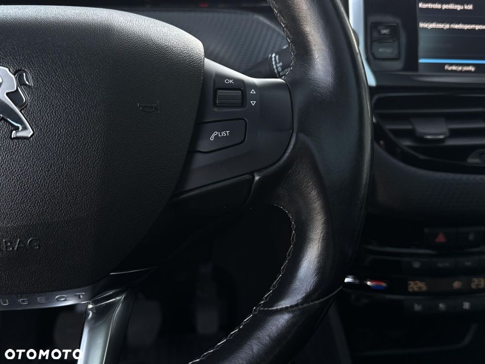 Peugeot 2008 1.2 Pure Tech GPF Allure S&S - 23