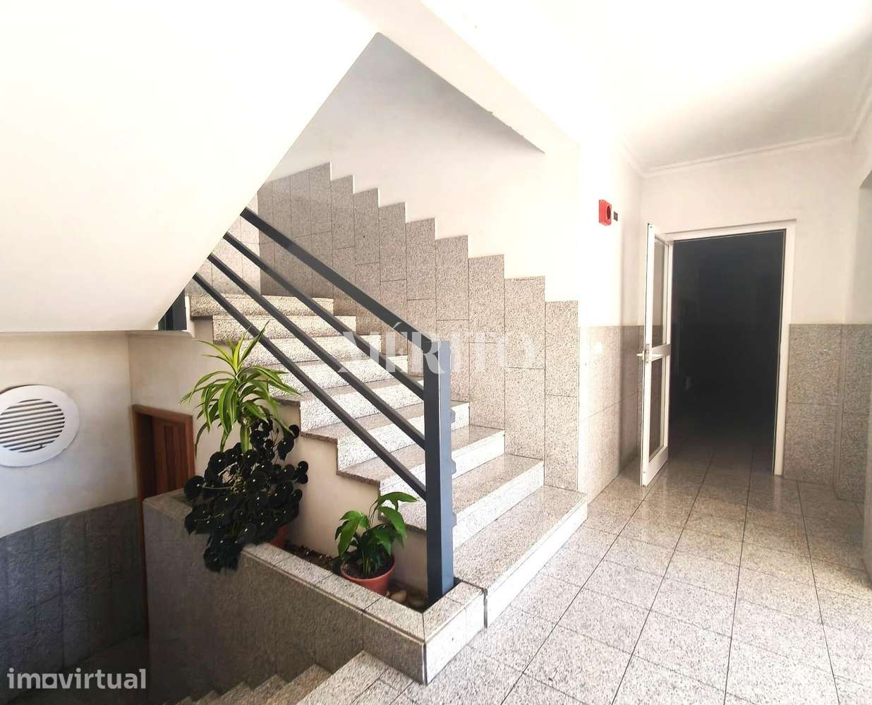 Apartamento T2 Mobilado com Garagem e Arrumos | Amorosa – Chafé | 1.ª - Grande imagem: 3/28