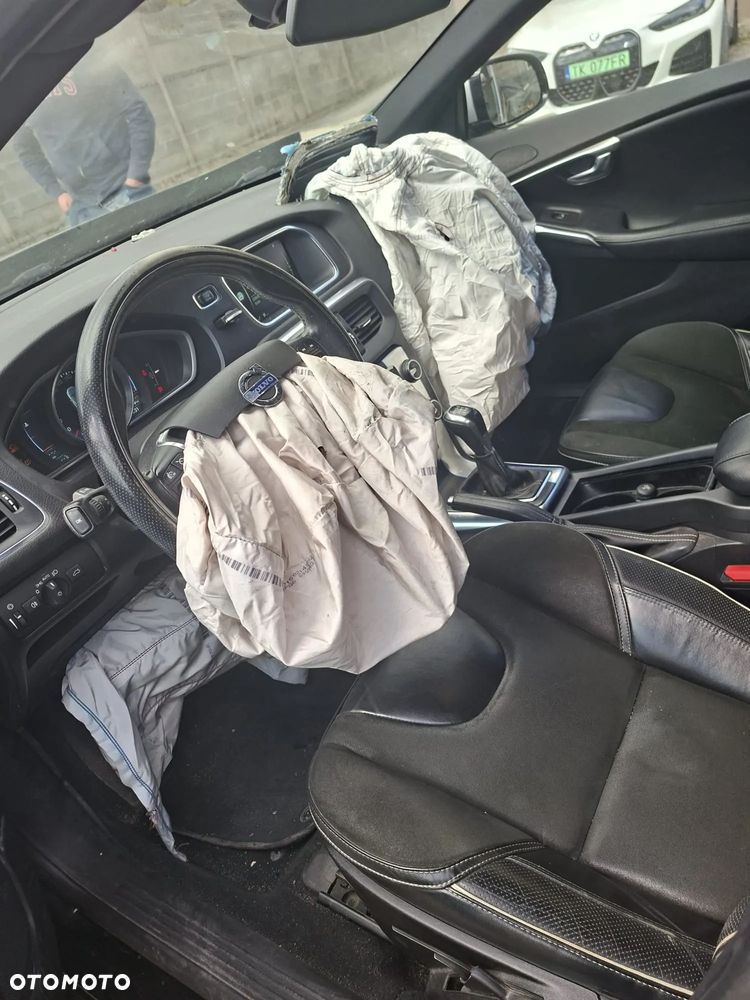 Volvo V40 D2 R-Design - 7