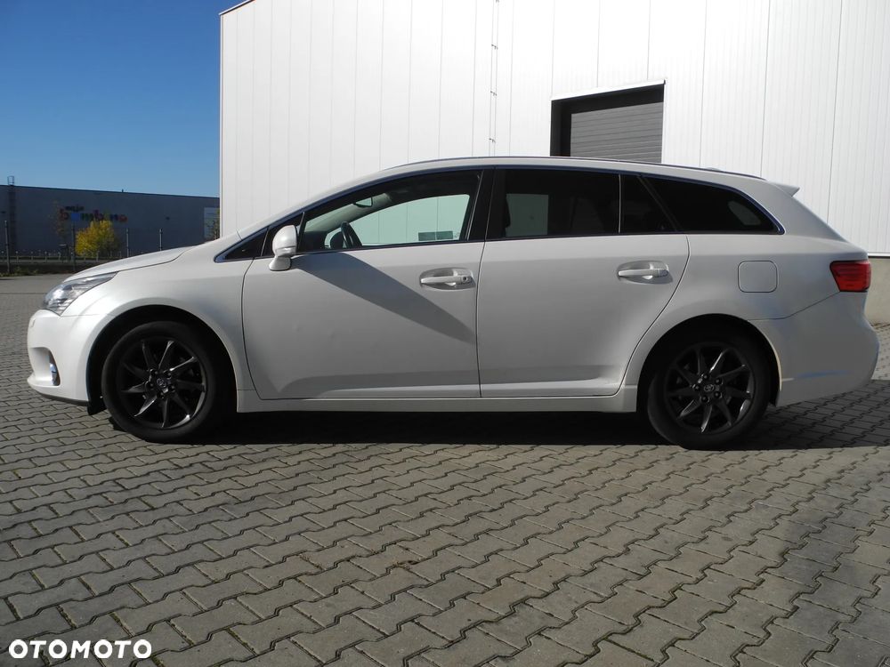 Toyota Avensis 2.0 D-4D Premium - 4