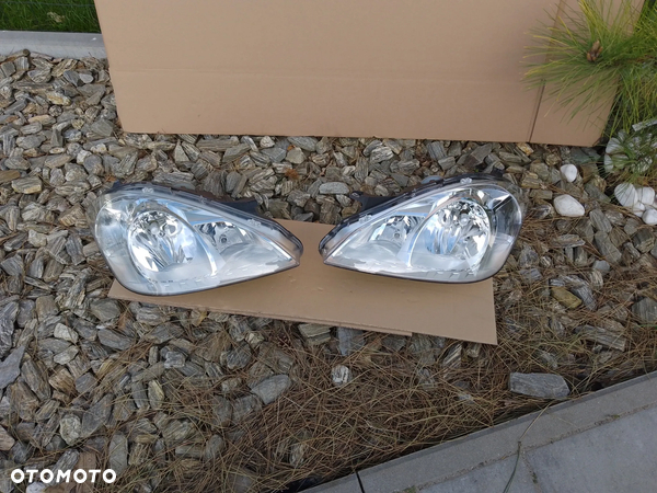 LAMPA PRZÓD PRAWA LEWA MERCEDES A W169 LIFT A1698205861 2SZT