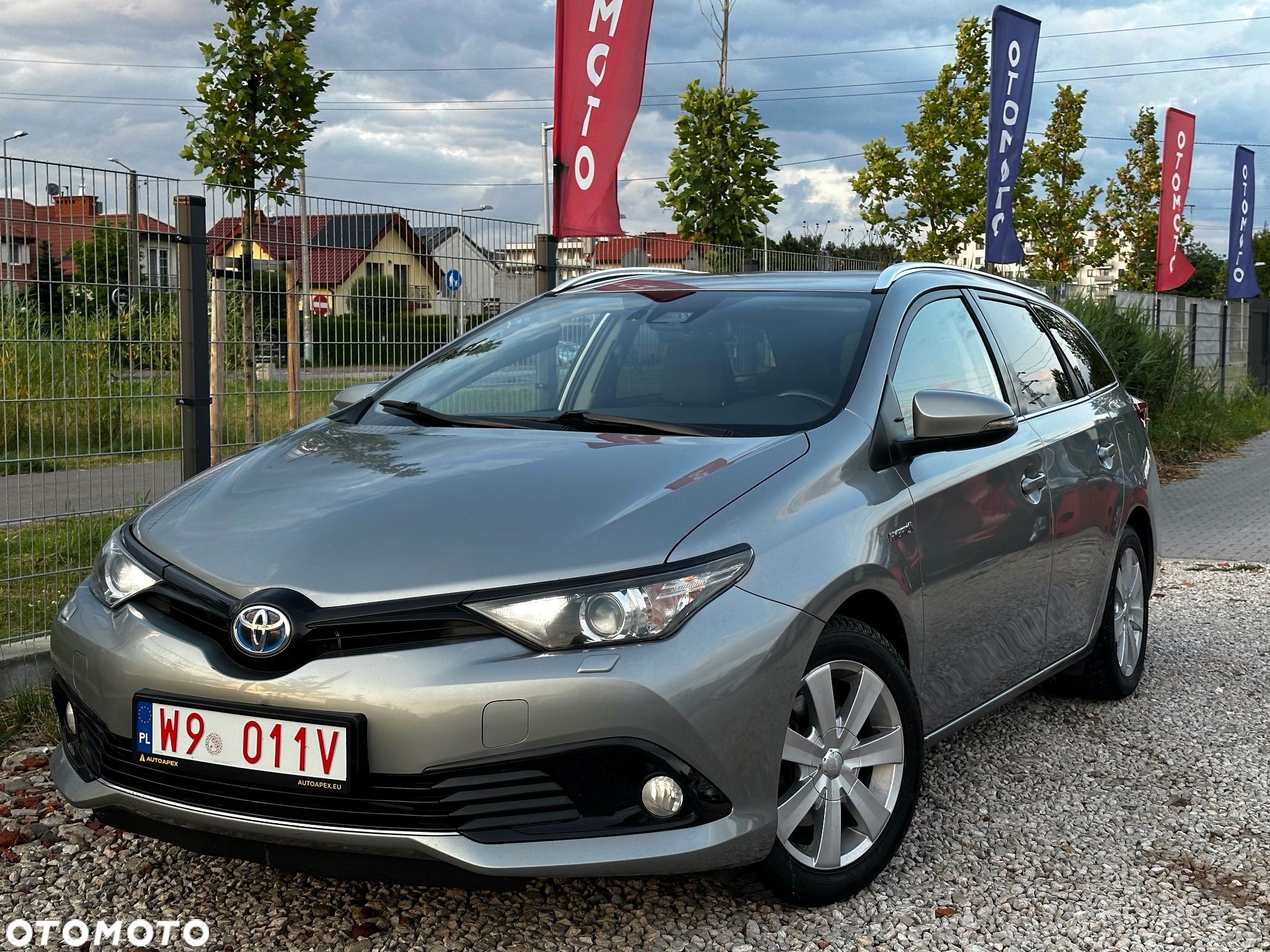 Toyota Auris 1.8 VVT-i Hybrid Automatik Cool - 1