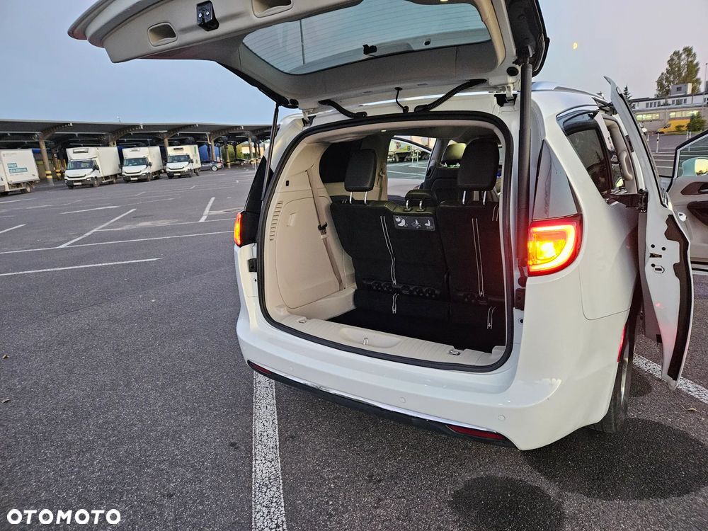 Chrysler Pacifica - 23