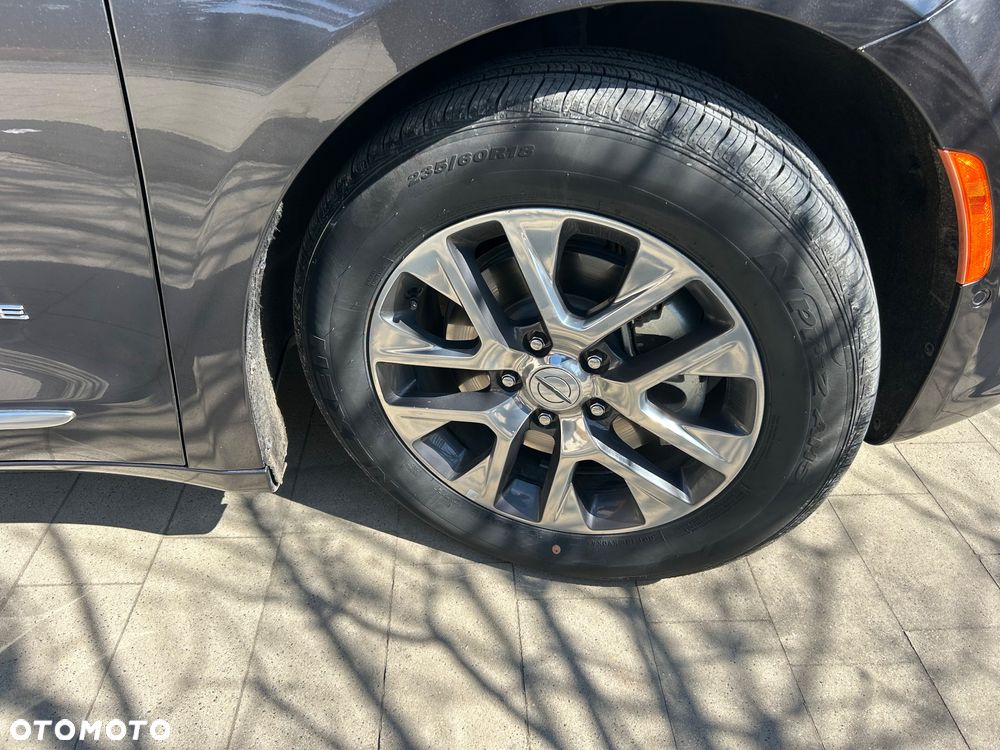 Chrysler Pacifica - 34