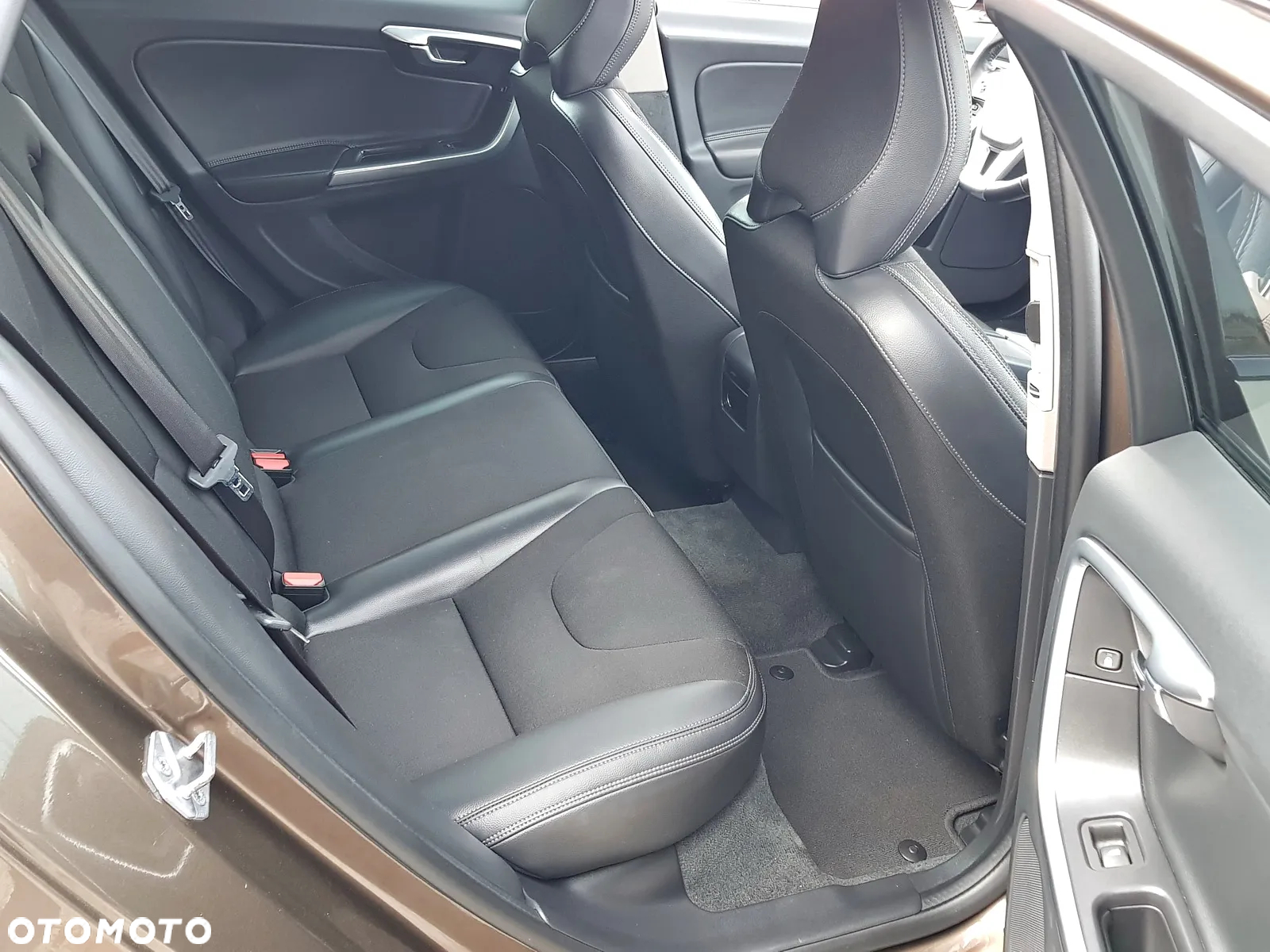 Volvo V60 Cross Country - 16