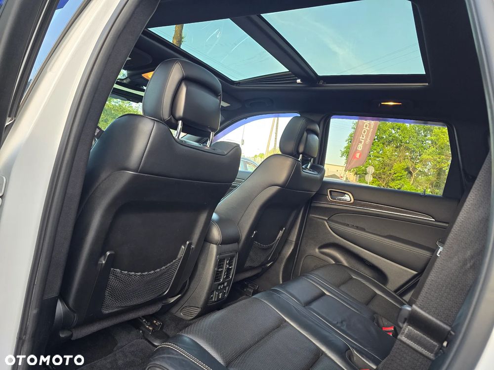 Jeep Grand Cherokee 5.7 V8 HEMI Summit - 32