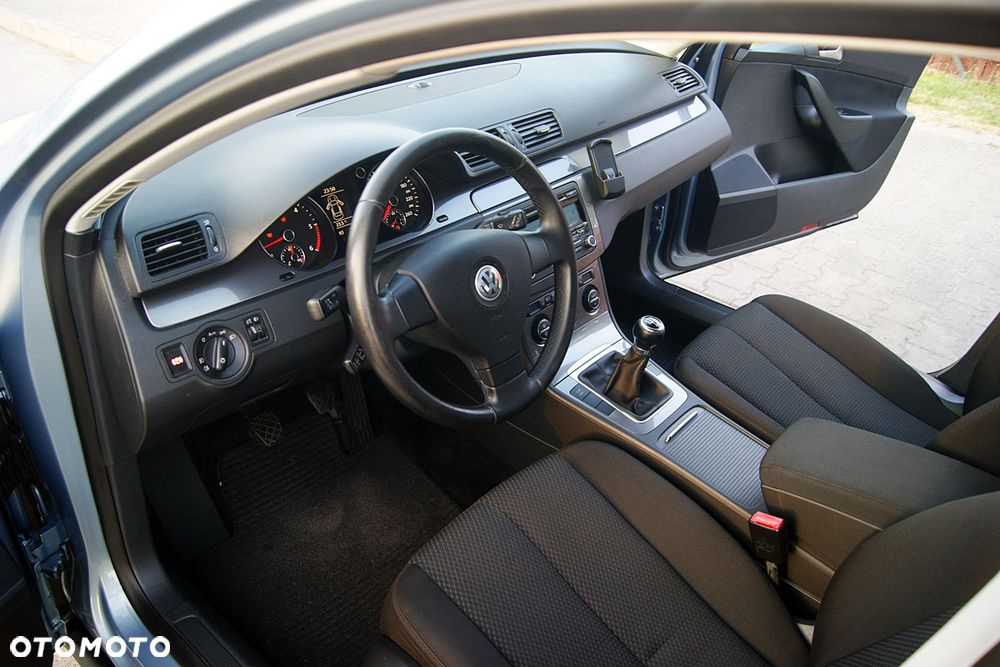Volkswagen Passat 2.0 TDI DPF BlueMotion Technology Comfortline - 24