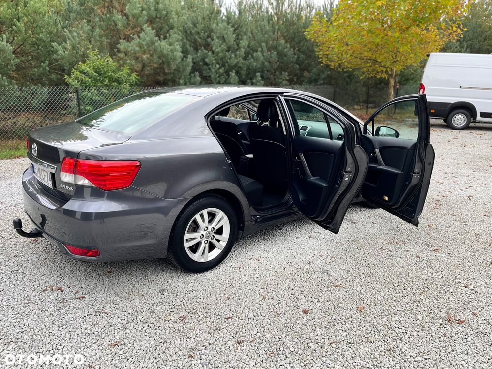 Toyota Avensis 1.8 Premium - 39