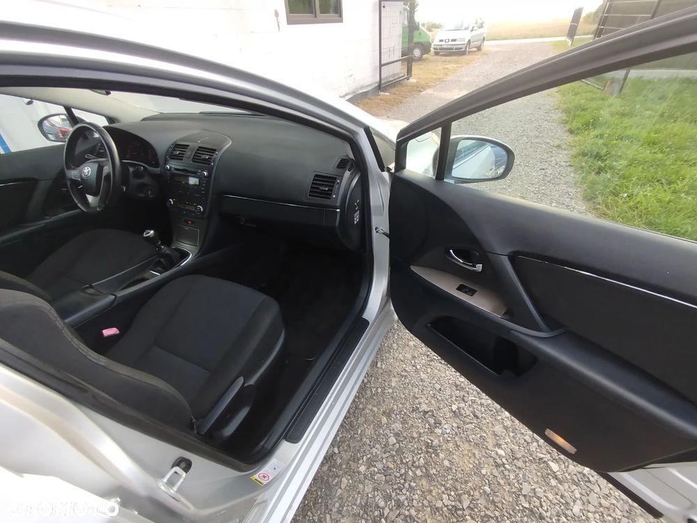 Toyota Avensis 1.8 Sol plus - 12