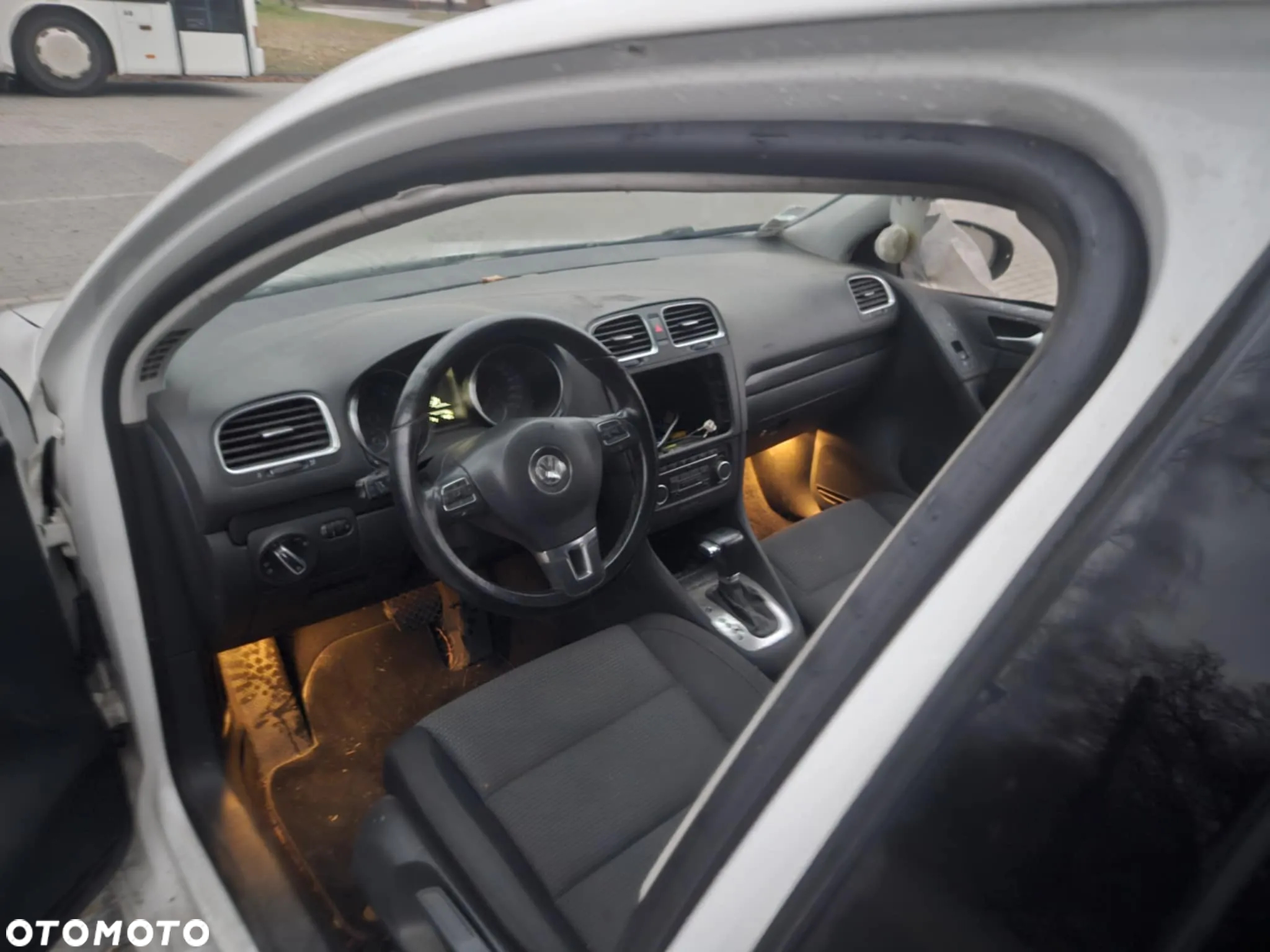 Volkswagen Golf 2.0 TDI DPF DSG Trendline - 2
