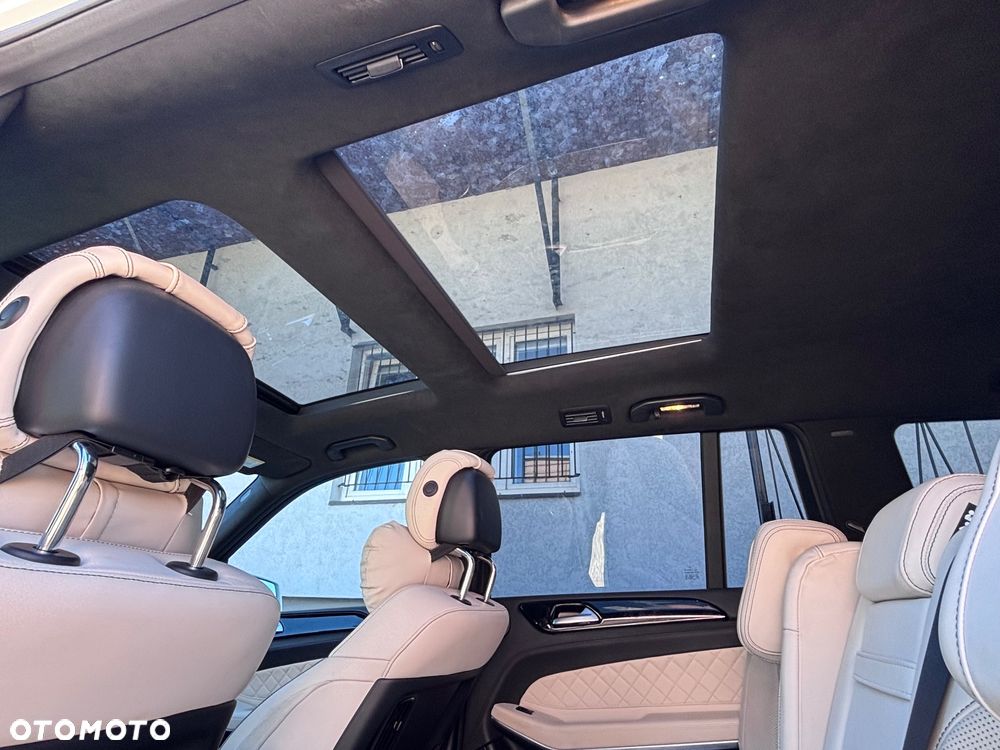 Mercedes-Benz GLS - 33