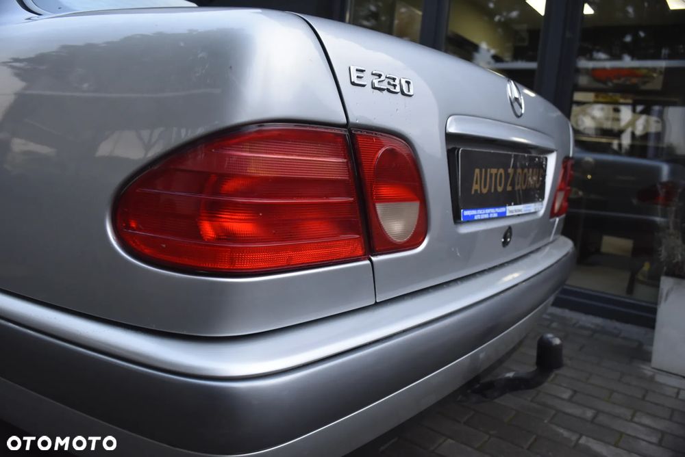 Mercedes-Benz Klasa E 230 Classic - 27