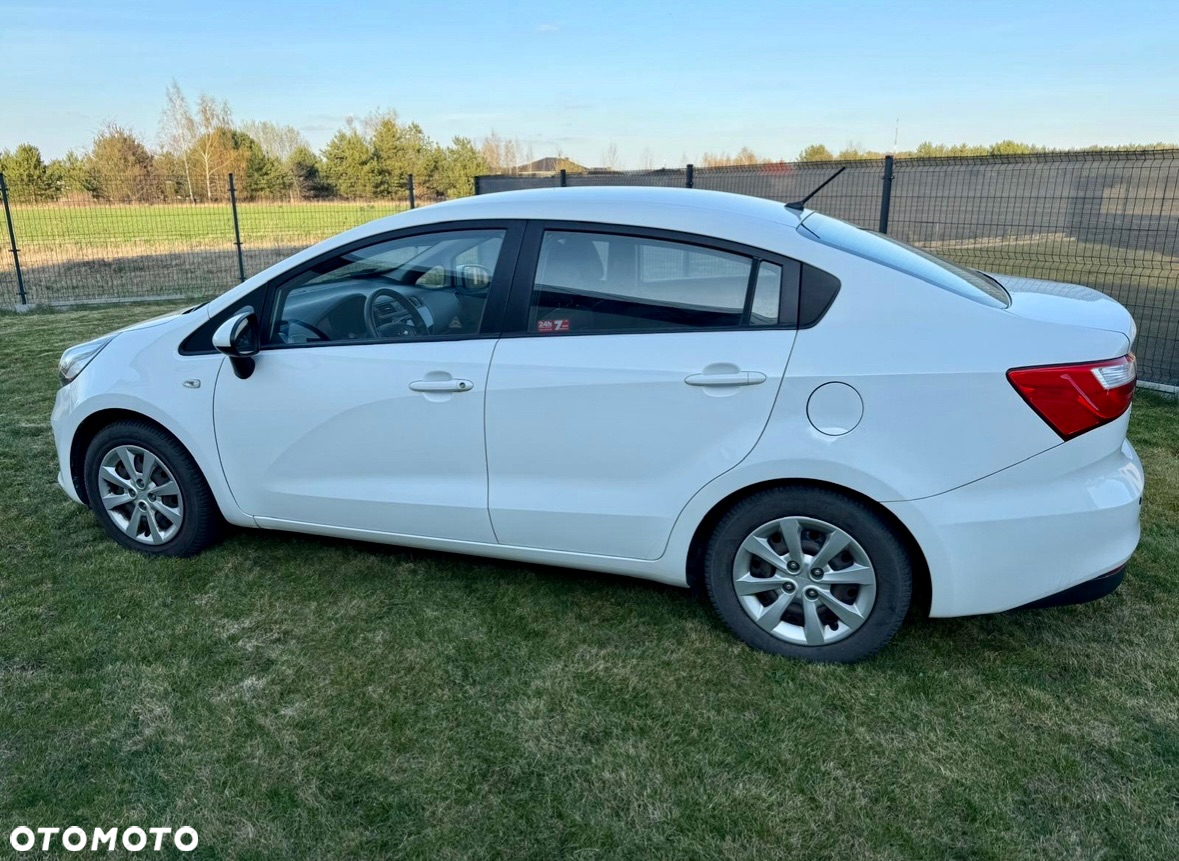 Kia Rio 1.2 L - 3