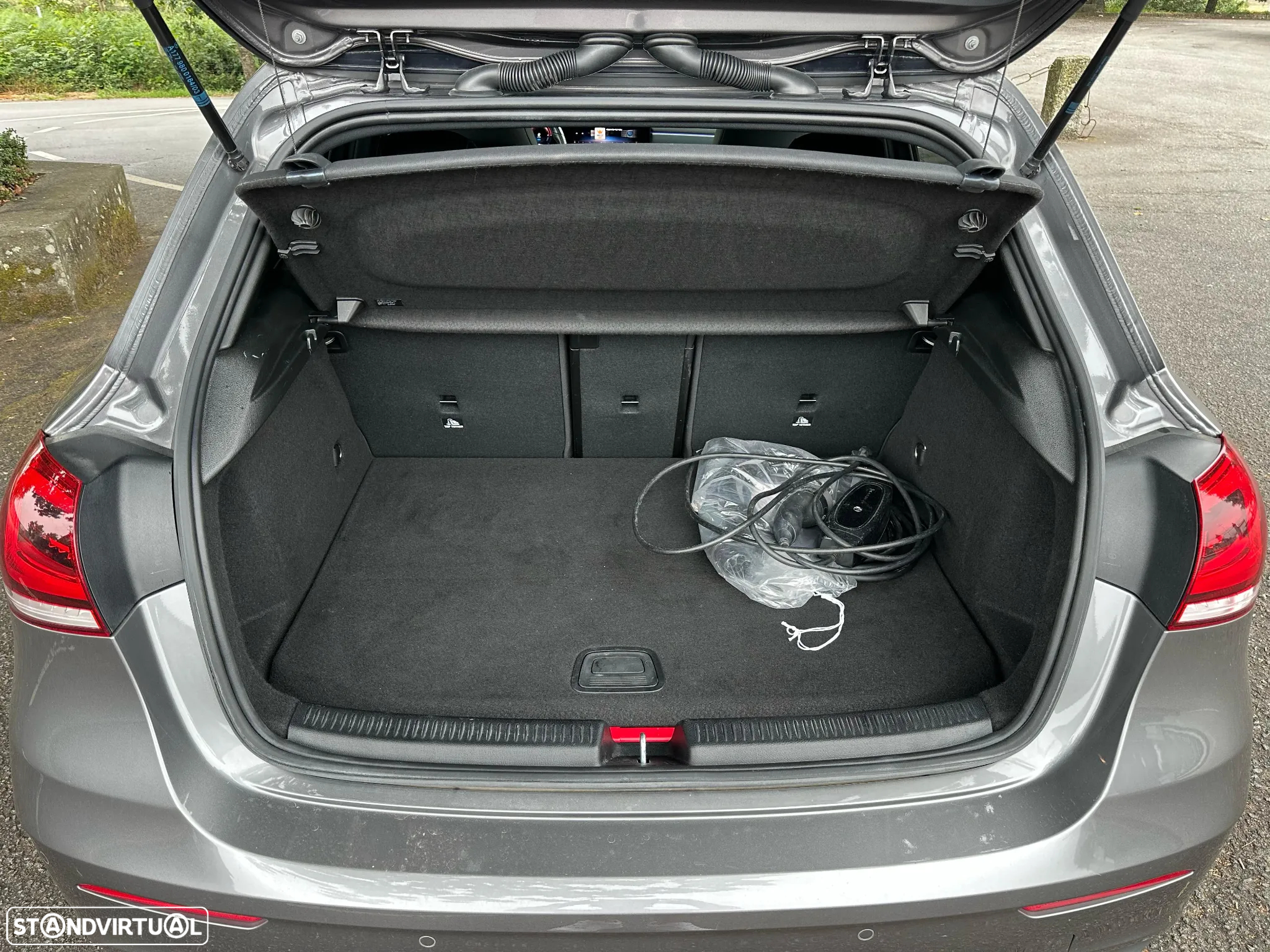 Mercedes-Benz A 250 e AMG Line - 37