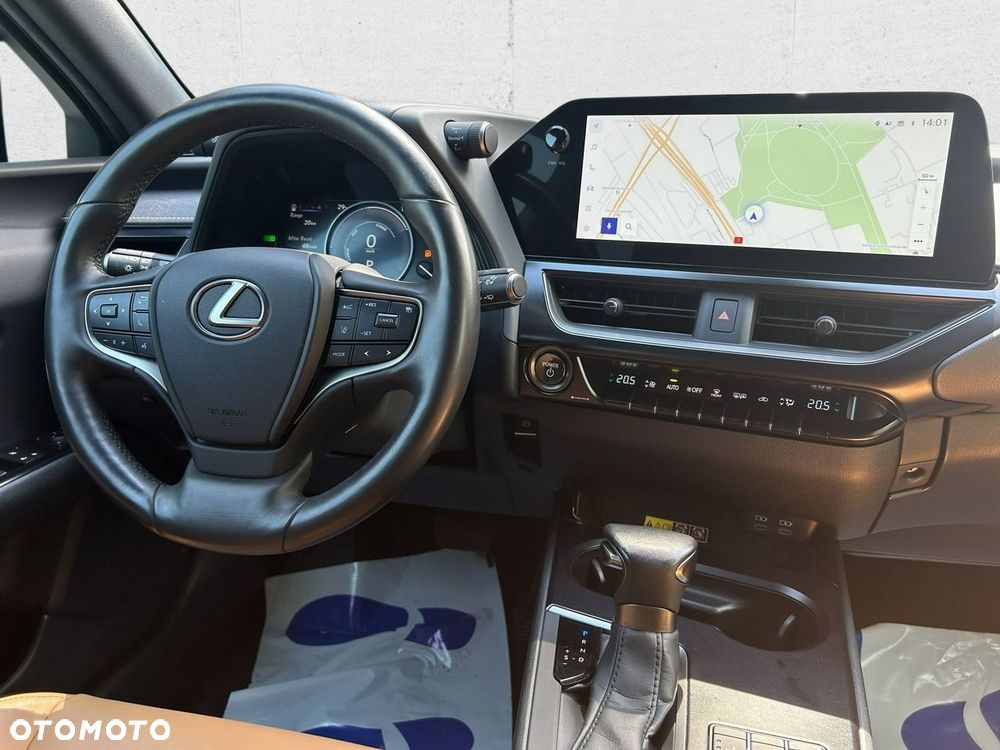 Lexus UX - 18