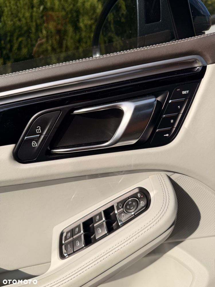 Porsche Macan Turbo - 9