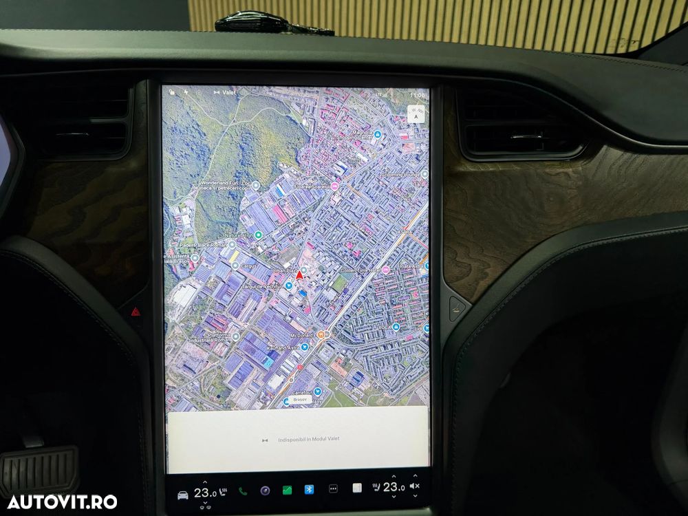 Tesla Model X - 15