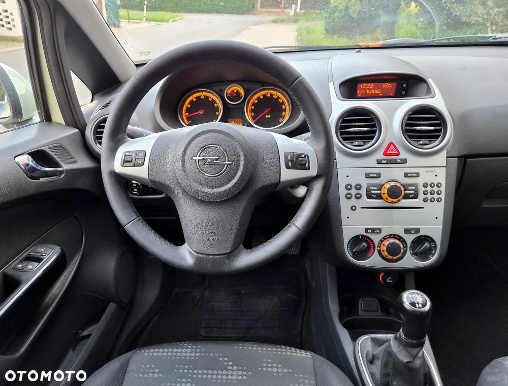Opel Corsa 1.4 16V Satellite - 16