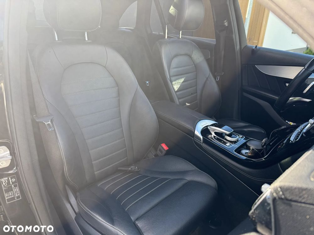 Mercedes-Benz GLC 250 4Matic 9G-TRONIC AMG Line - 22