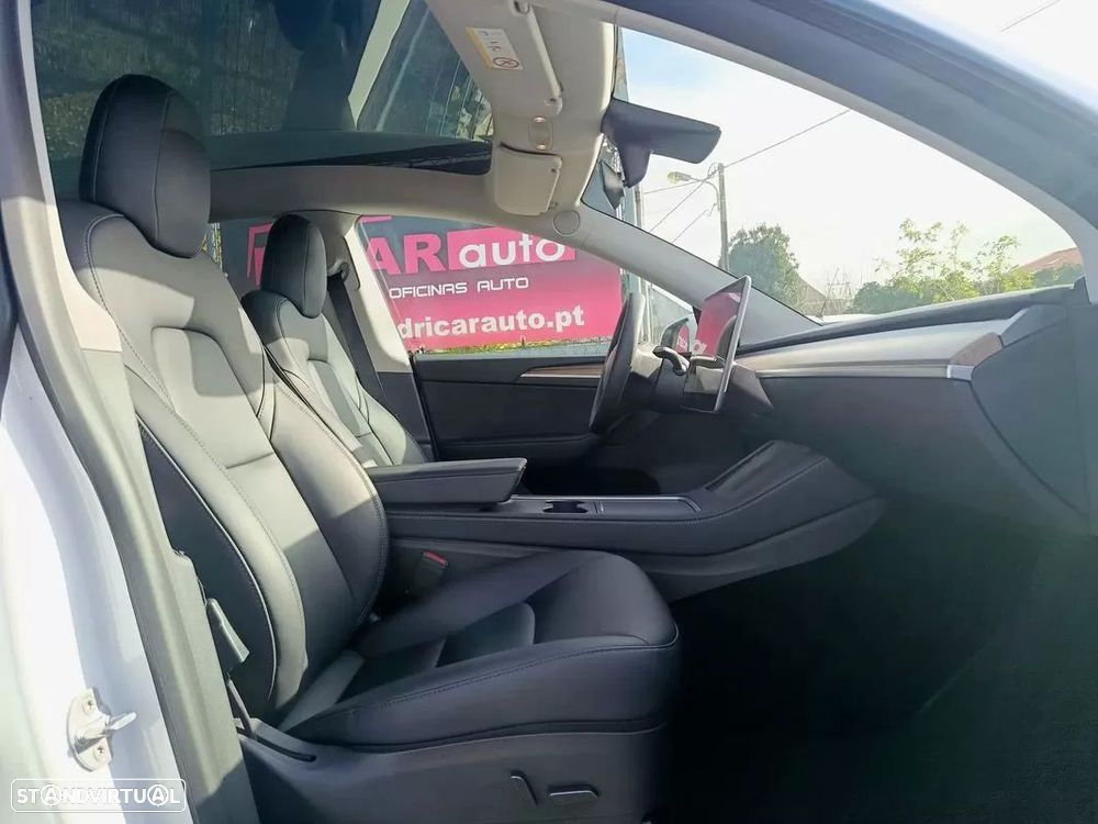 Tesla Model Y Long Range Dual Motor AWD - 9