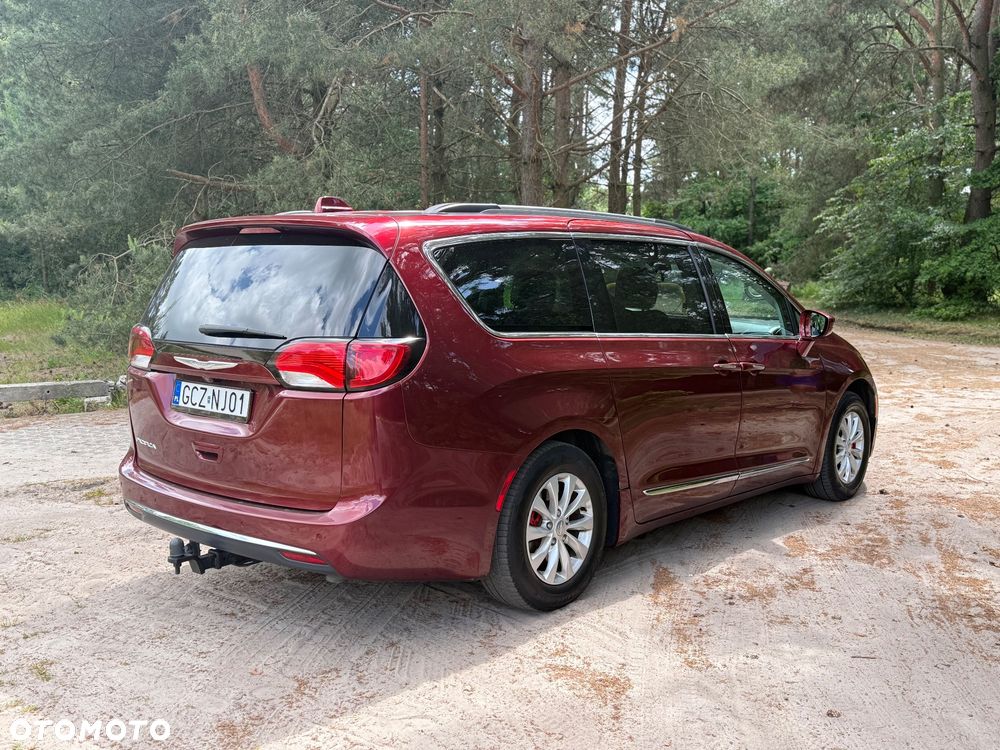 Chrysler Pacifica - 6