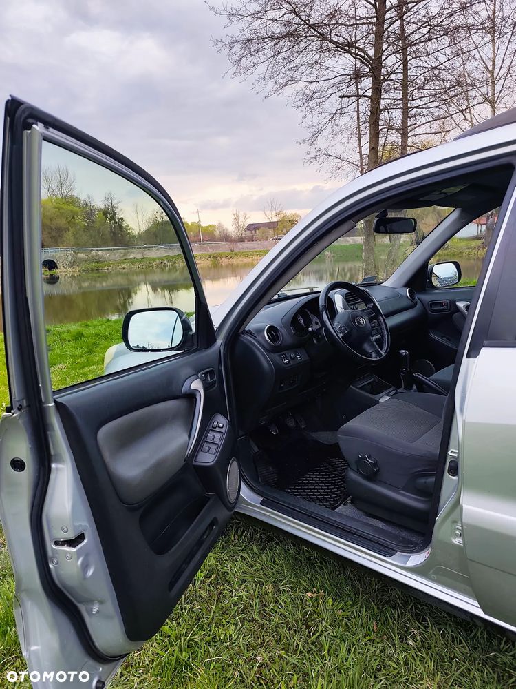 Toyota RAV4 D-4D 4x4 - 7