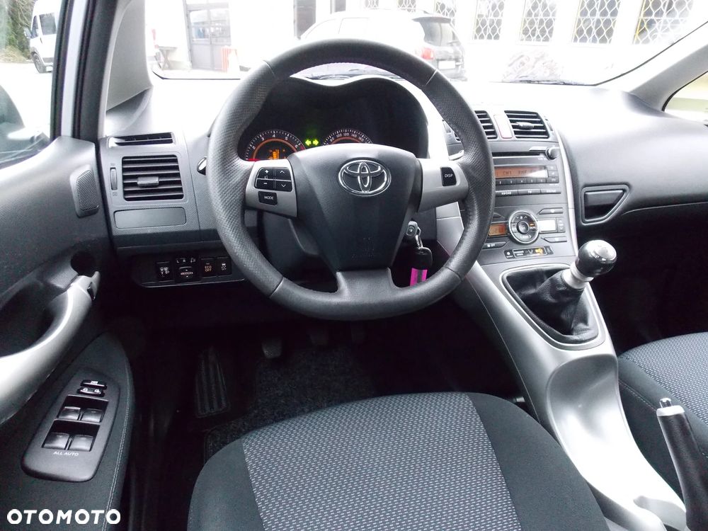 Toyota Auris 1.33 Dual-VVT-i Comfort - 25