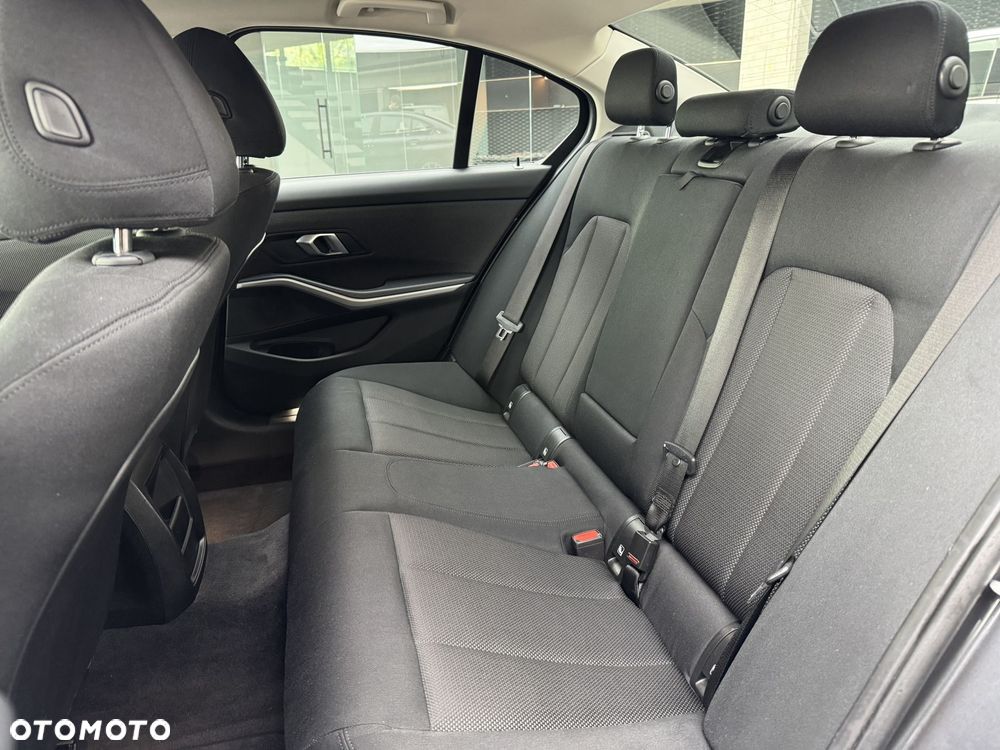 BMW Seria 3 318i - 15