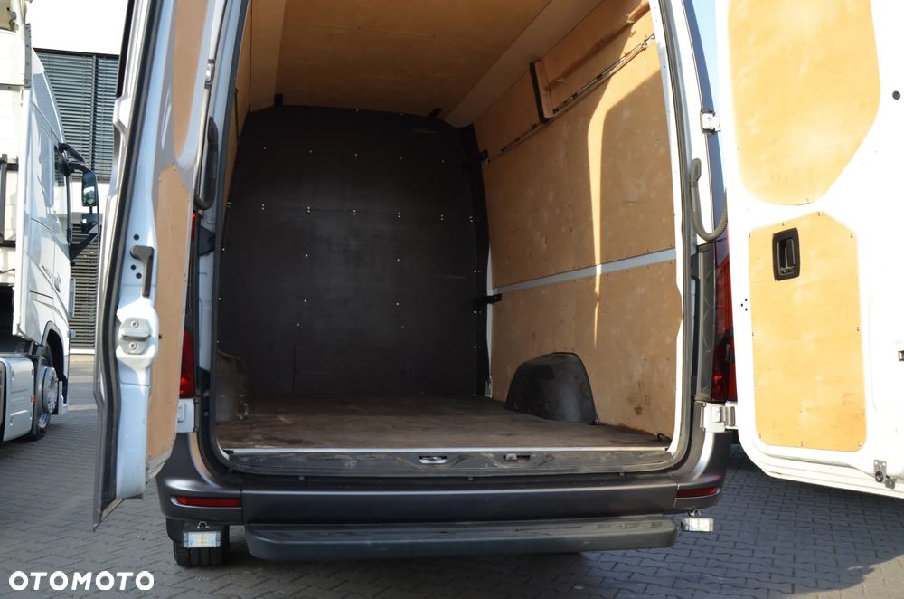 Mercedes-Benz Sprinter - 23