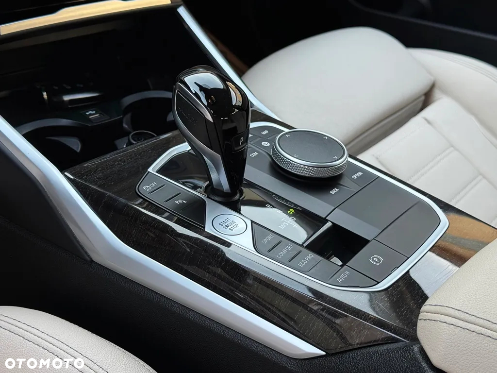 BMW Seria 3 320d Touring Luxury Line - 30