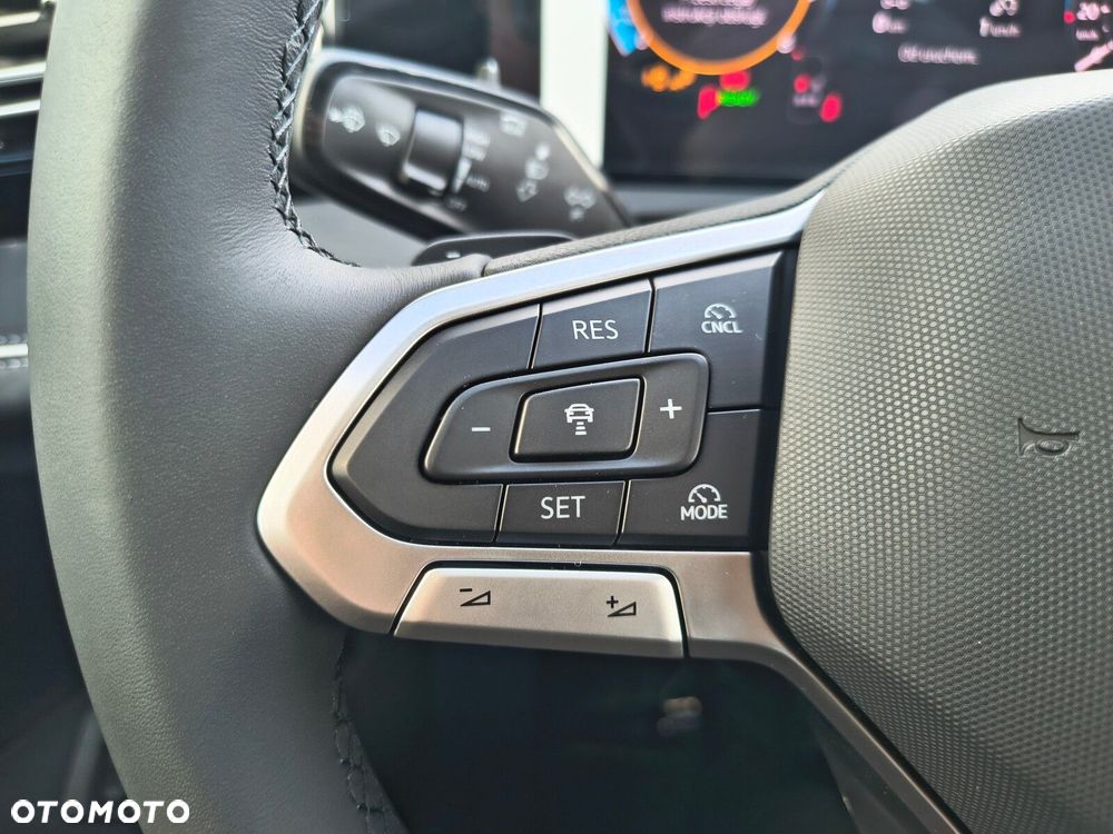 Volkswagen Tiguan - 17