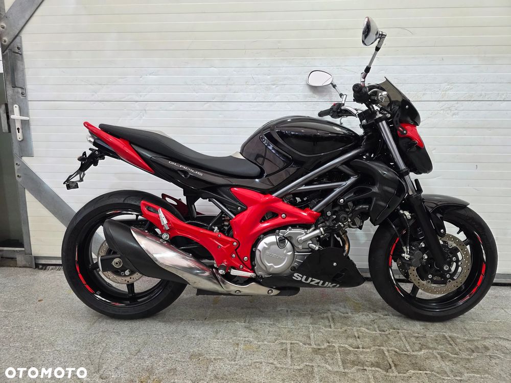 Suzuki Gladius - 10