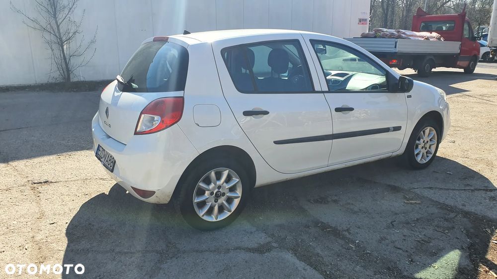 Renault Clio 1.2 16V 75 Expression - 13