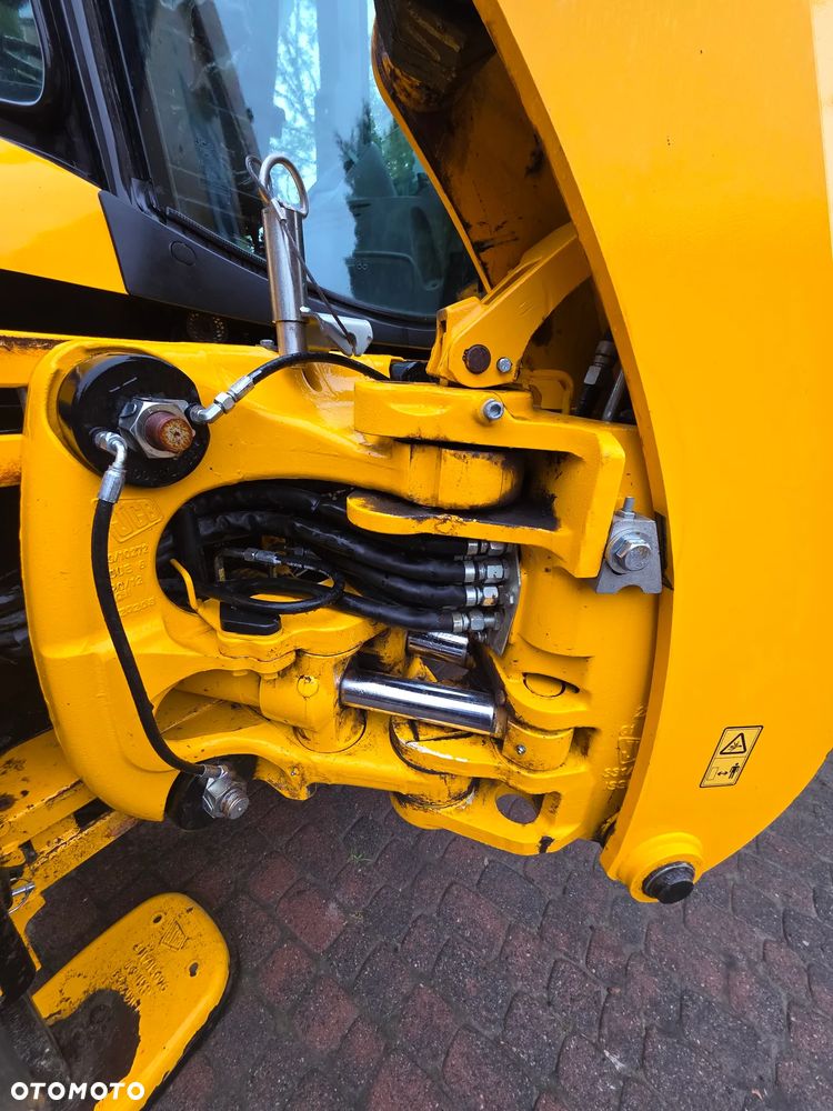 JCB 4 CX PRO AEC - 8