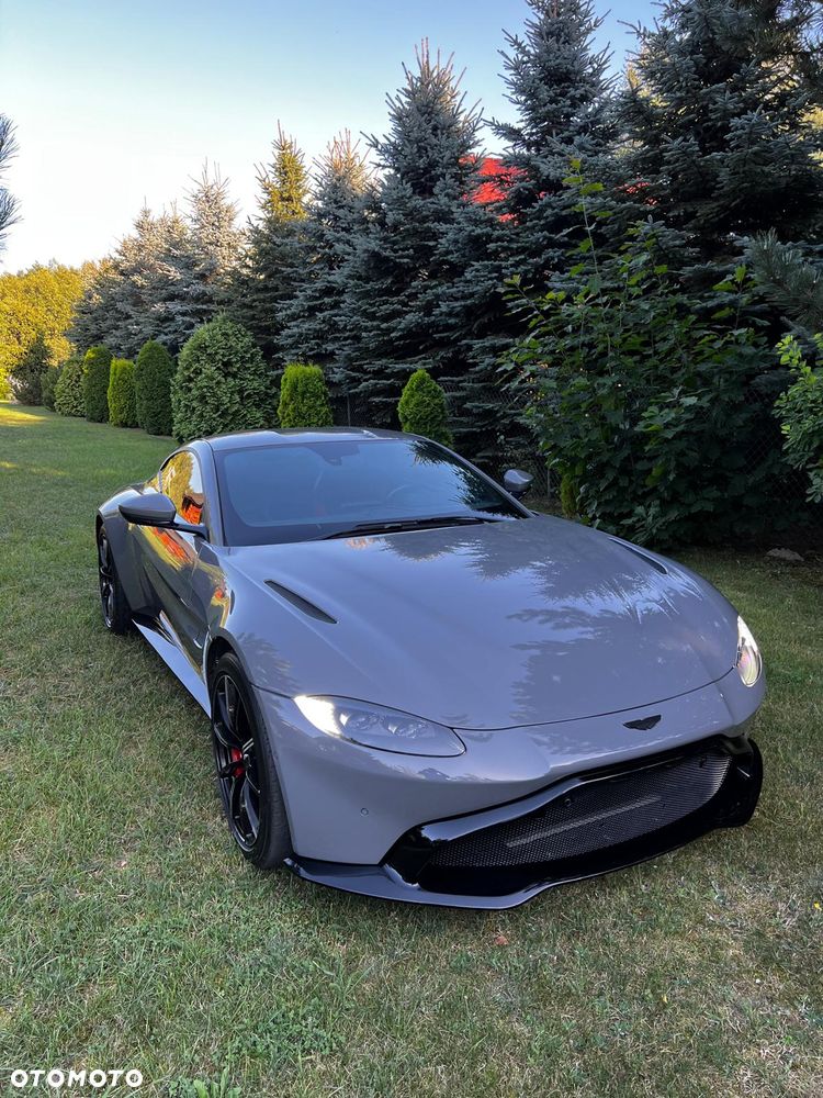Aston Martin Vantage - 1