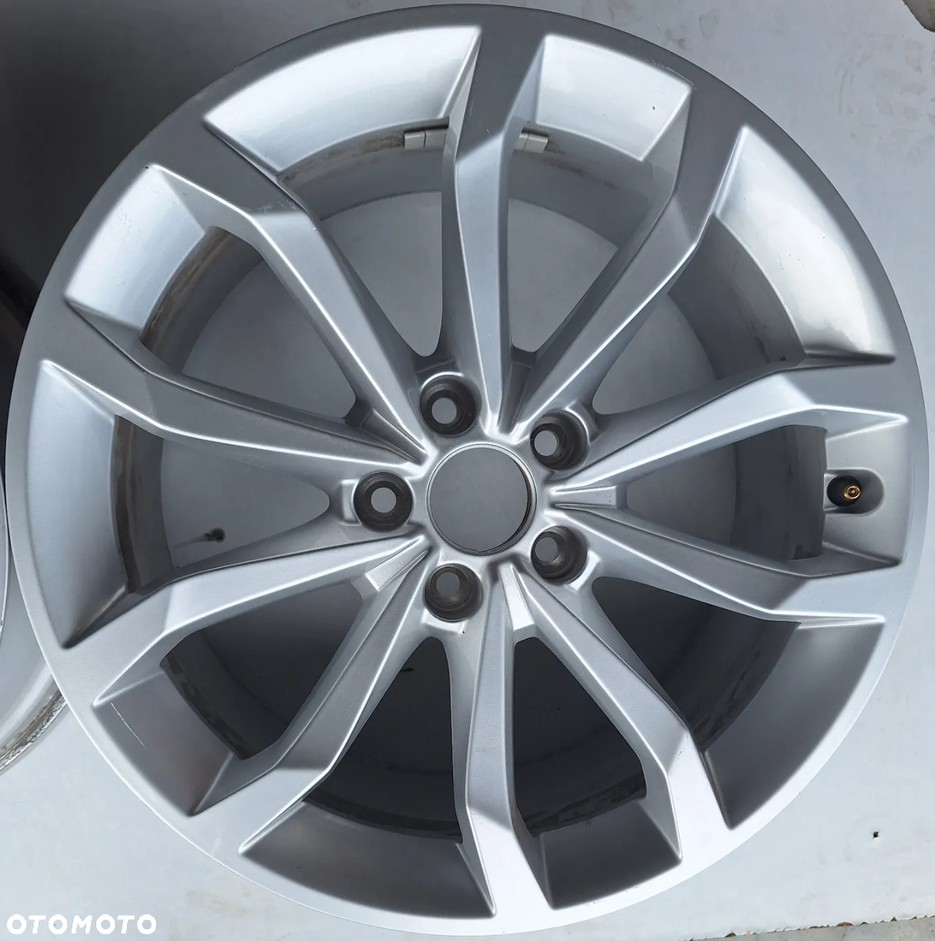 FELGA ALUMINIOWA AUDI A4 /B9-8W0601025H / 18 CALI- 5X112/ ET 40 - 3
