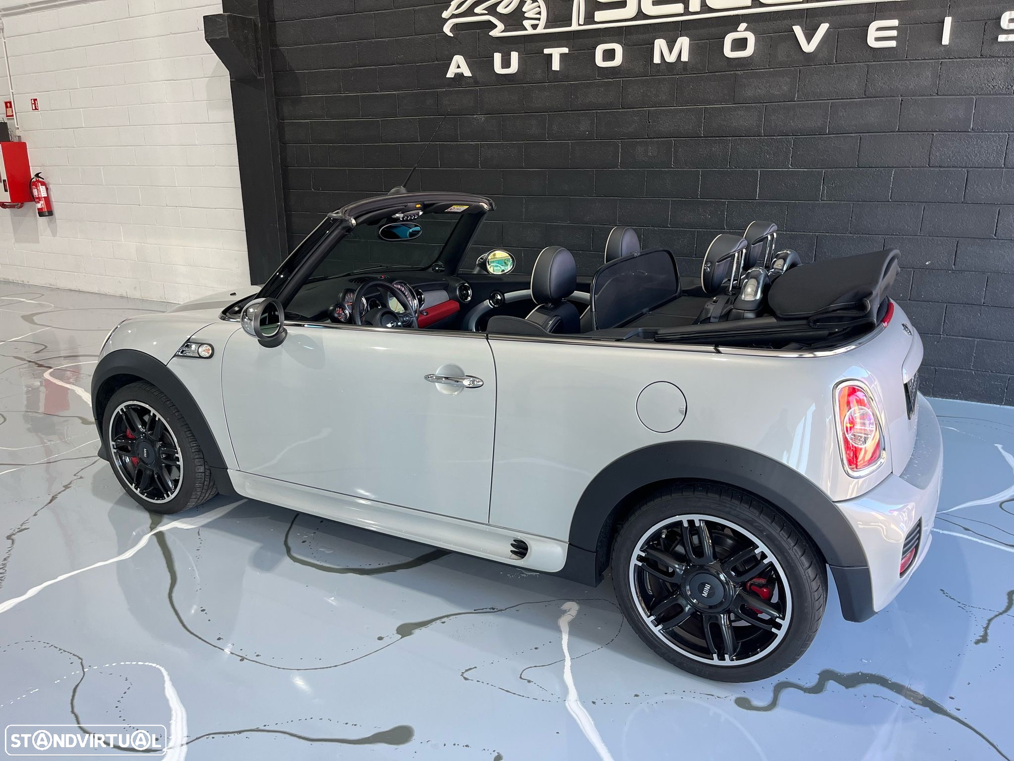 MINI Cabrio John Cooper Works - 11