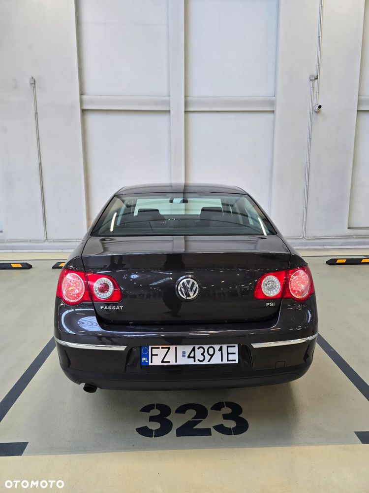 Volkswagen Passat 1.6 FSI Comfortline - 9