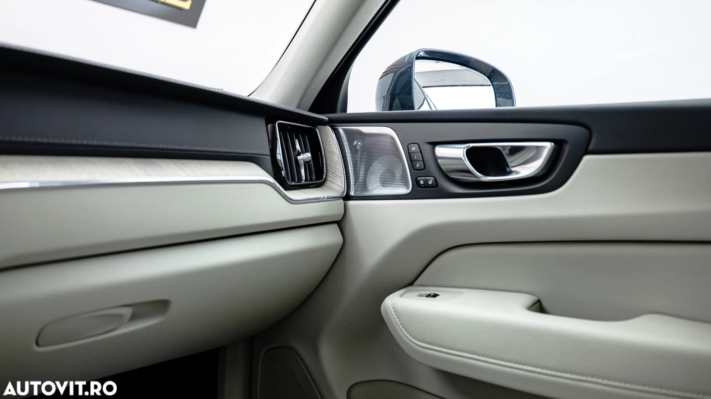 Volvo XC 60 T8 AWD Recharge Geartronic Inscription - 36