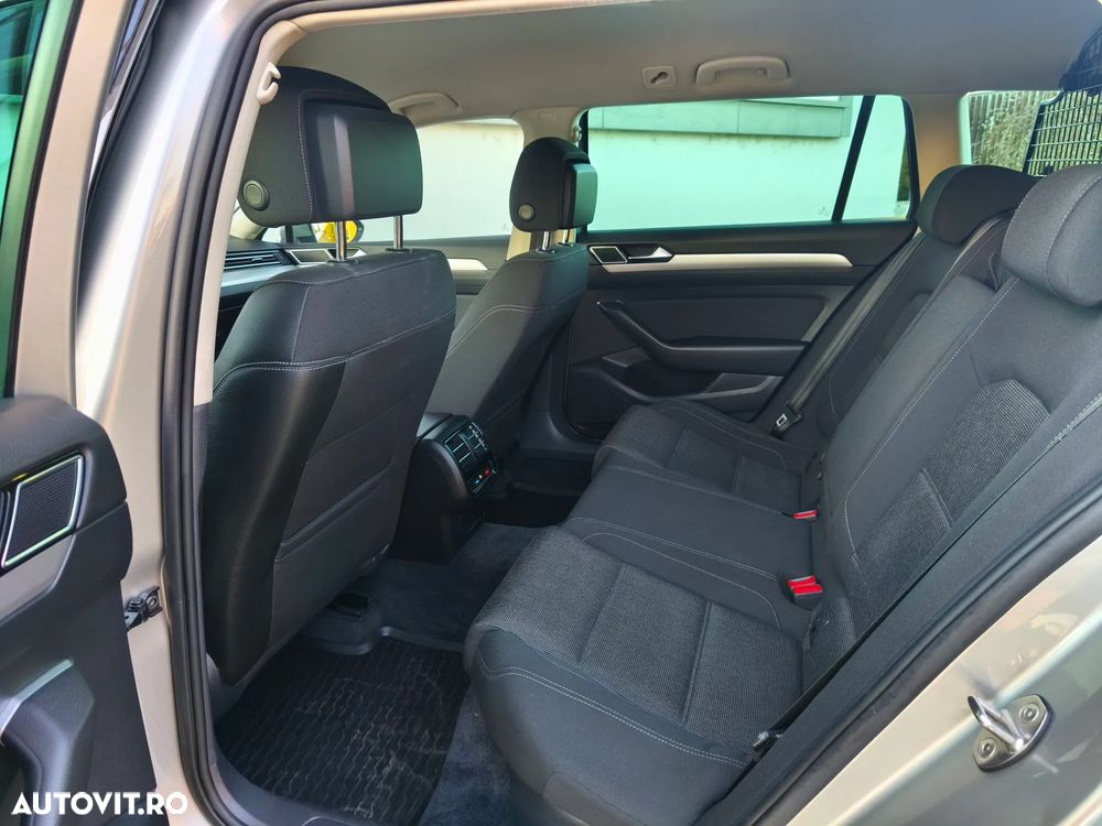 Volkswagen Passat 2.0 TDI SCR DSG (BlueM Tech) Comfortline - 9