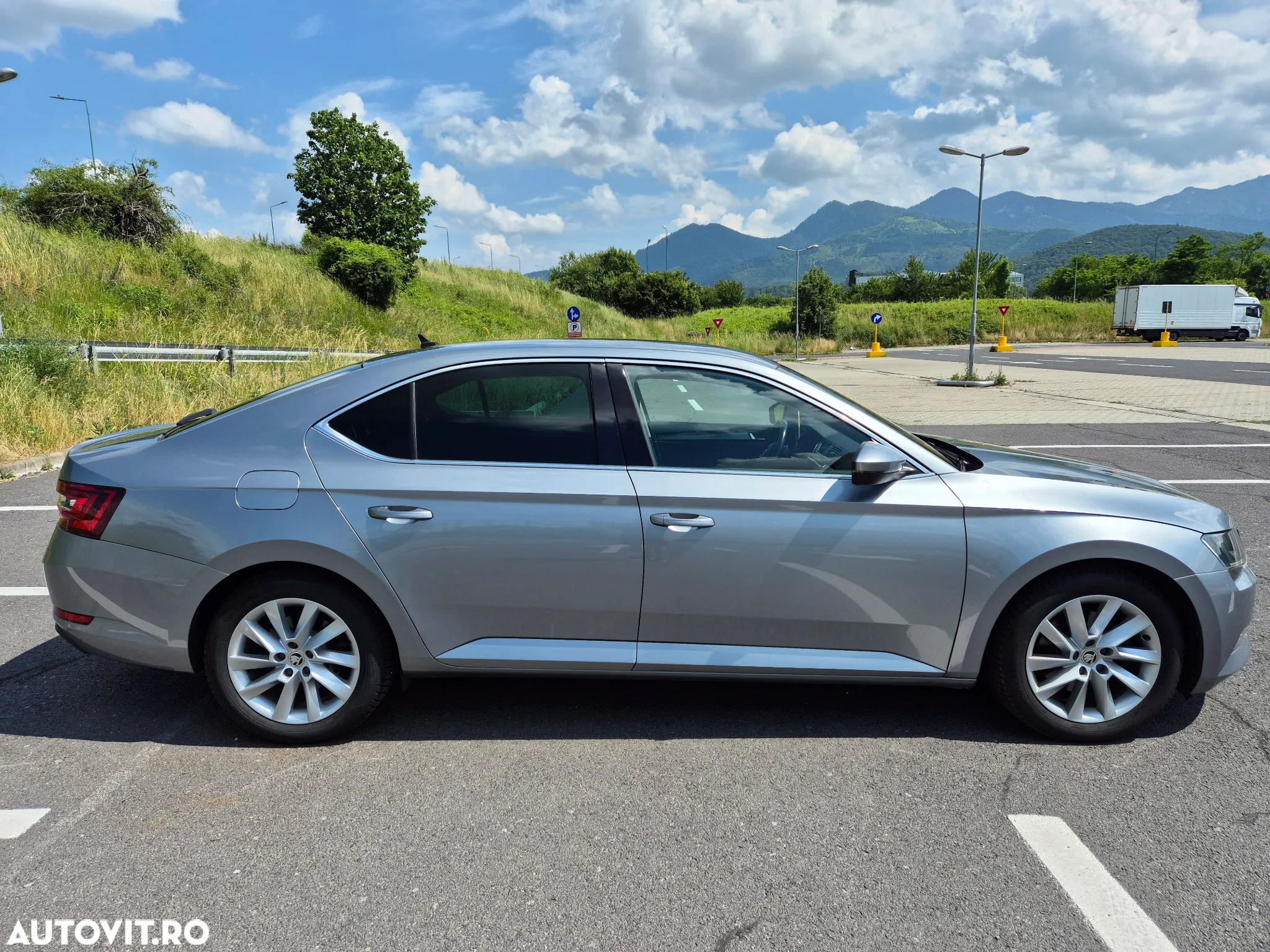 Skoda Superb 2.0 TDI DSG Style - 25