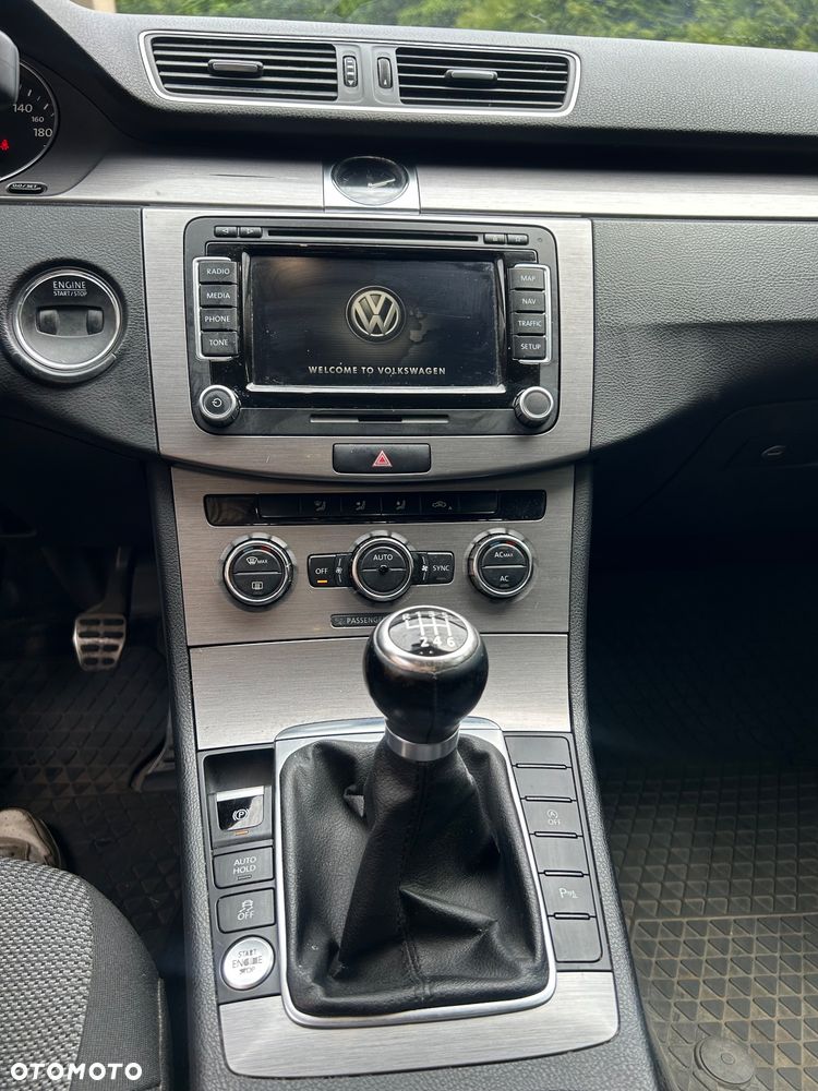 Volkswagen Passat 2.0 TDI DPF BlueMotion Technology Comfortline - 10