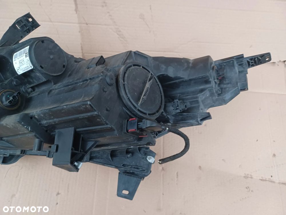 LAMPA PRZEDNIA PRAWA ZAFIRA C EUROPA - 2